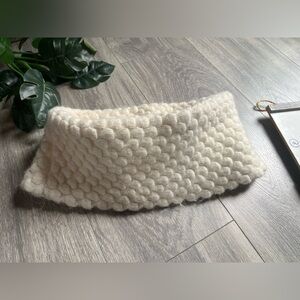 Banana Republic Elegant Italian Yarn Funnel Neck Warmer Infinity Scarf in Cream.